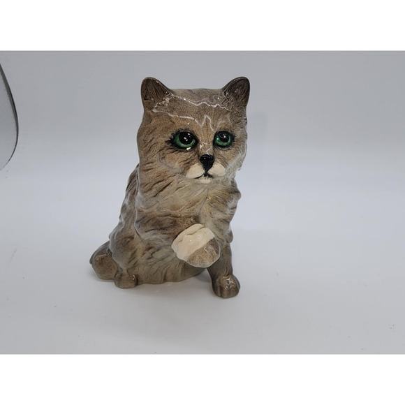 Royal Doulton Other - VINTAGE 1990's ROYAL DOULTON GRAY CAT W/ BANDAGED RIGHT PAW 3 ½" FIGURINE DA195